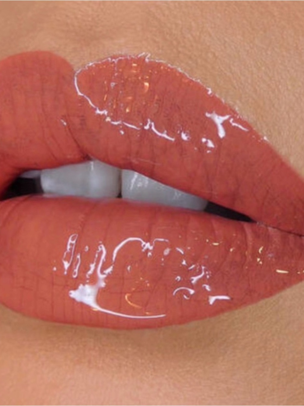 Glossy Nude-Peach Lip Gloss - Hydrating Shine